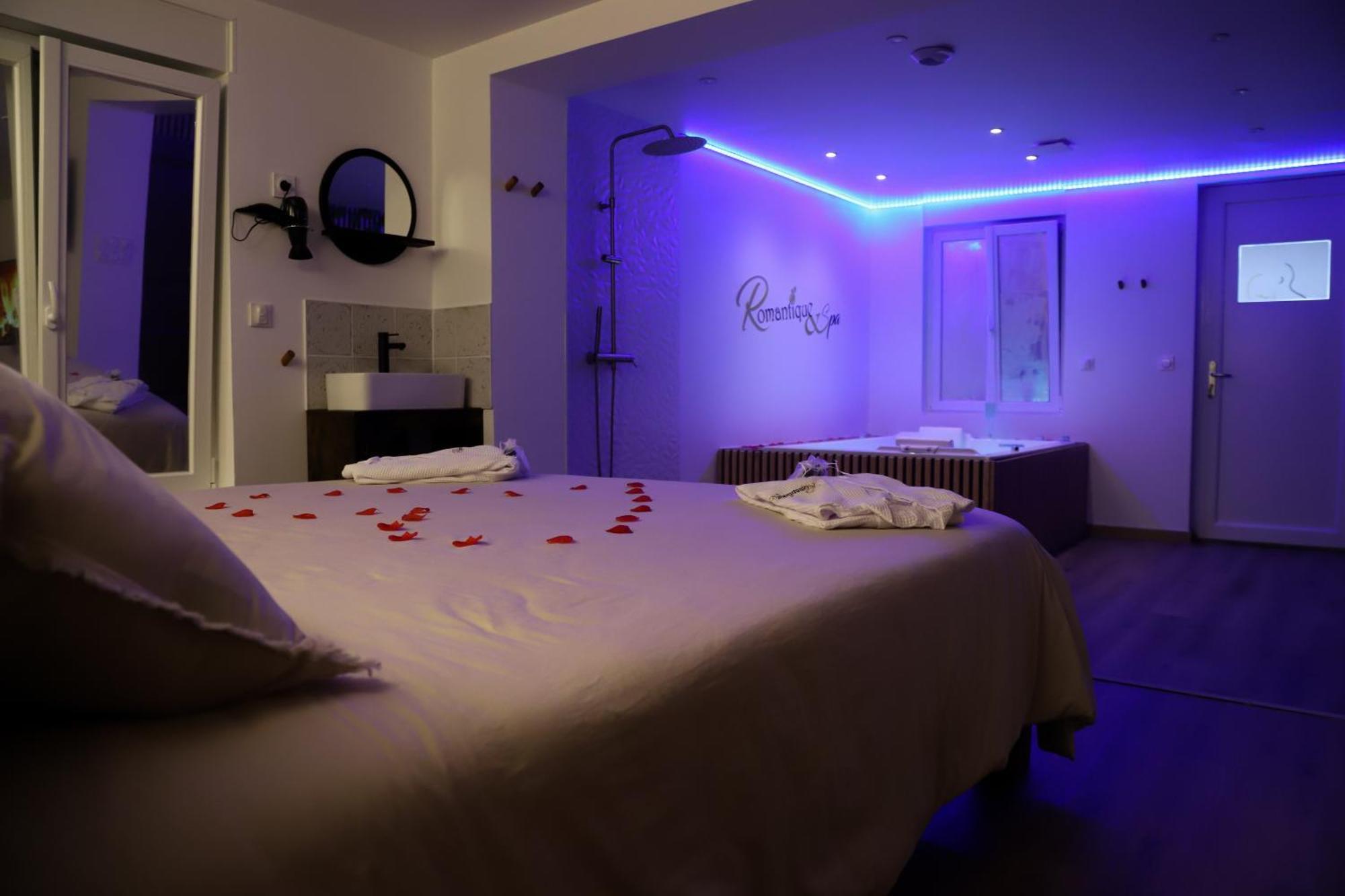 Love Room Unique - Sauna / Jacuzzi Charleville-Mézières Exterior foto